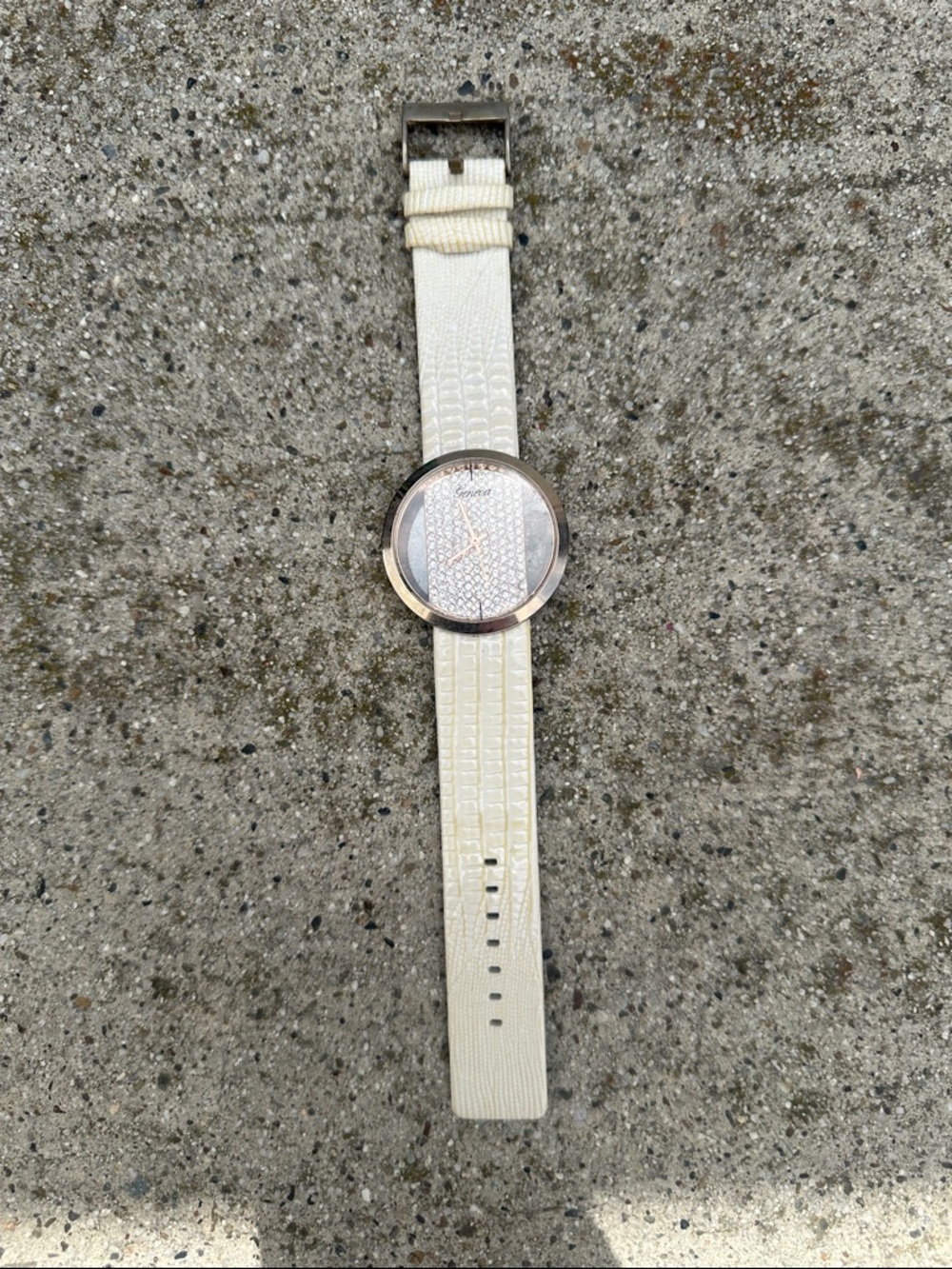 Fashion Crystal Dial Leather Strap Watch - White